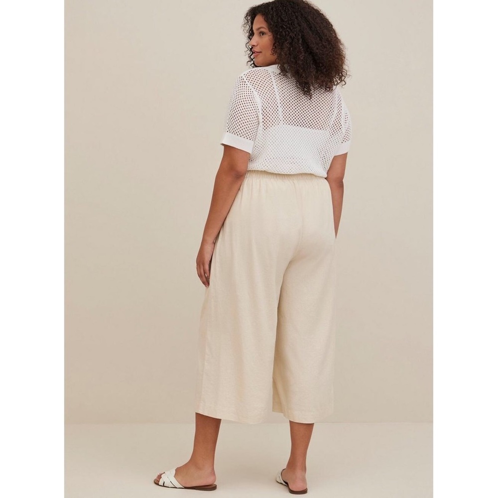 Women's Wide-Leg Cropped Pants in Light Beige - Picture 2 of 12